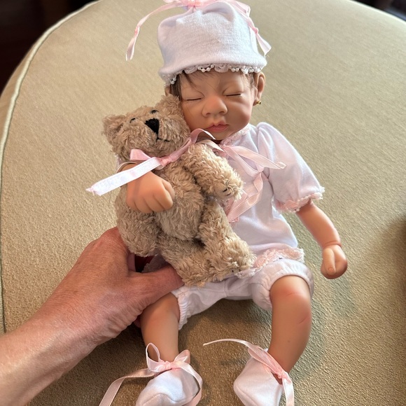 Vintage Paradise Galleries STAMPED porcelain real life- like newborn baby doll - Picture 2 of 10